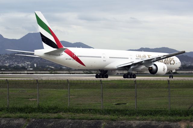 Boeing 777-200 (A6-EQE)
