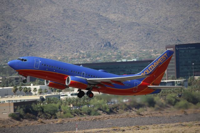 Boeing 737-700 (N754SW)