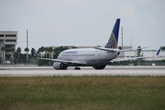 Boeing 737-700 (N16617)