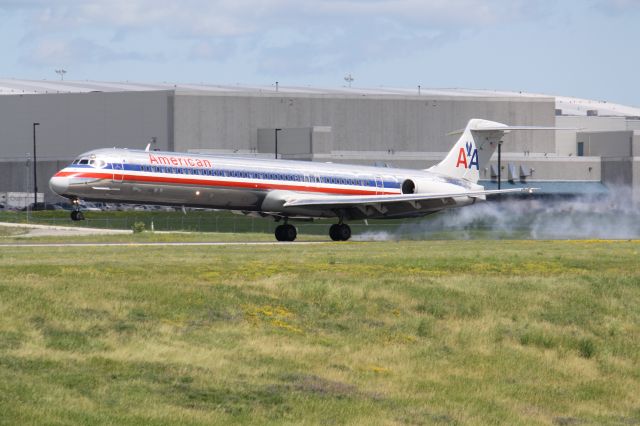 McDonnell Douglas MD-82 (N472AA) - American Airlines MD-82 Arriving RWY#33L Lester B.Pearson Intl Airport,CYYZ  YYZ