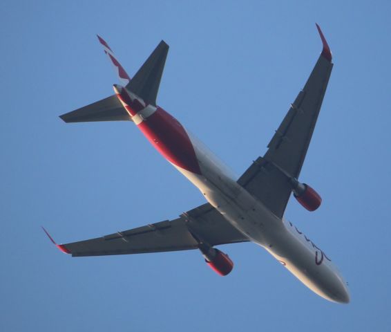 BOEING 767-300 (C-FMXC)