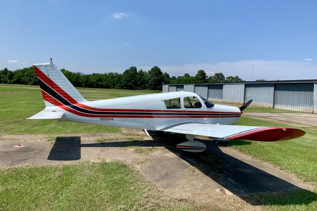 Piper Cherokee (N95044) - Visiting Weiser Airpark (KEYQ) just a few short months before closure. Weiser is now a memory, and is being developed into more strip malls or hastily built homes.