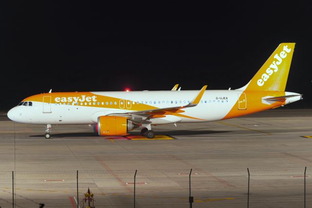 Airbus A320 (G-UJEA) - Tenerife Sur - Reina Sofia (TFS / GCTS) - Spainbr /br /Photo taken: December 3, 2023br /br /Operator: easyJet Airlinebr /Type: Airbus A320-251Nbr /Registration: G-UJEAbr /Serial: 11230