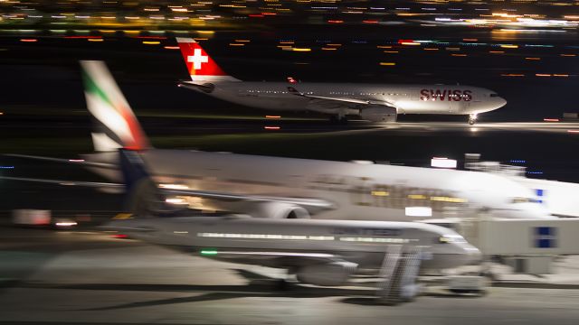 Airbus A330-300 (HB-JHM) - Swiss Roll