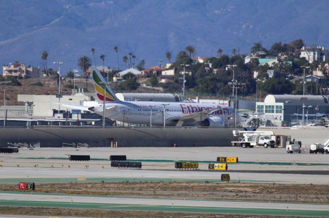 Boeing 787-8 (ET-AOQ)