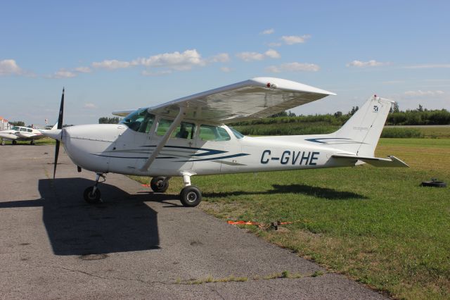 Cessna 152 (C-GVHE) - C-GVHE Cessna 172 Skyhawk stationné à laéroport de Joliette QC. le 12-08-2018