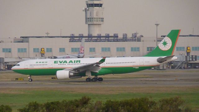 Airbus A330-300 —