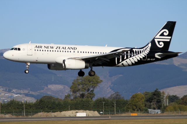 Airbus A320 (ZK-OJF)