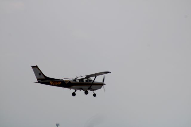 Cessna Skylane (N311HP) - Ohio State Highway Patrol C182 for Arial patrols.