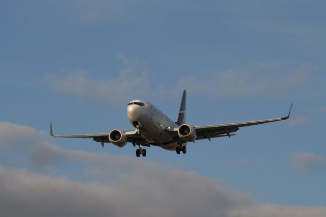 Boeing 737-700 (C-FJWS) - Arriving at Montreal-Trudeau