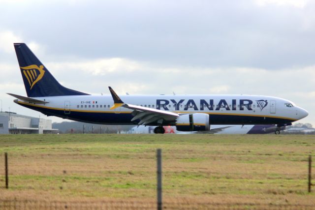 Boeing 737 MAX 8 (EI-IHE) - Landing on rwy 22 on 16-Feb-24 operating flight RYR7633 from EDDN.