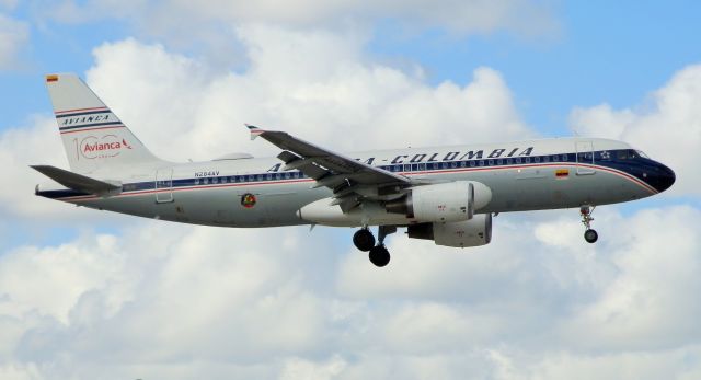 Airbus A320 (N284AV)