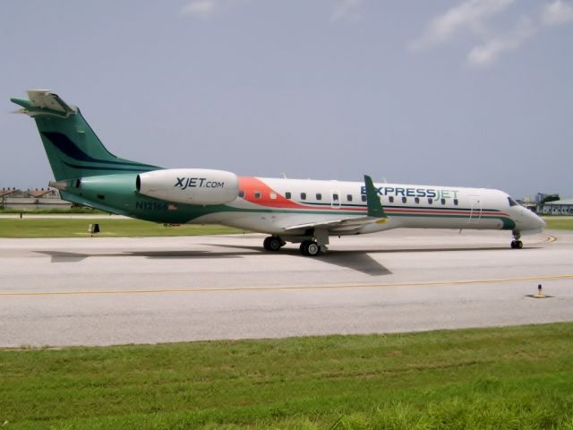 Embraer ERJ-145 (N12166)