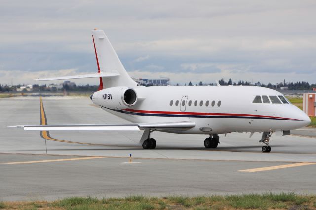 Dassault Falcon 2000 (N11BV)