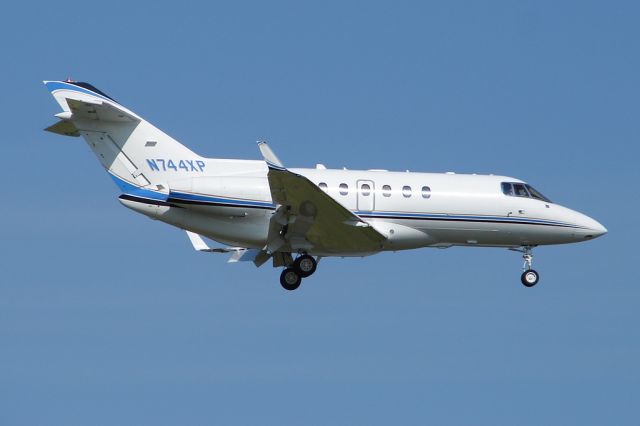 Hawker 800 (N744XP)