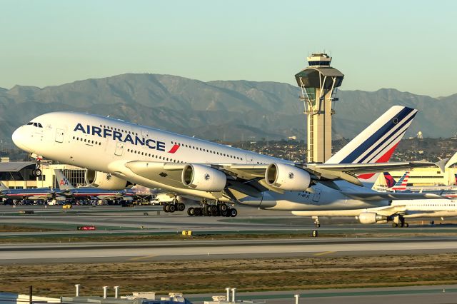 Airbus A380-800 (F-HPJC) - V2 from Rwy 25L.