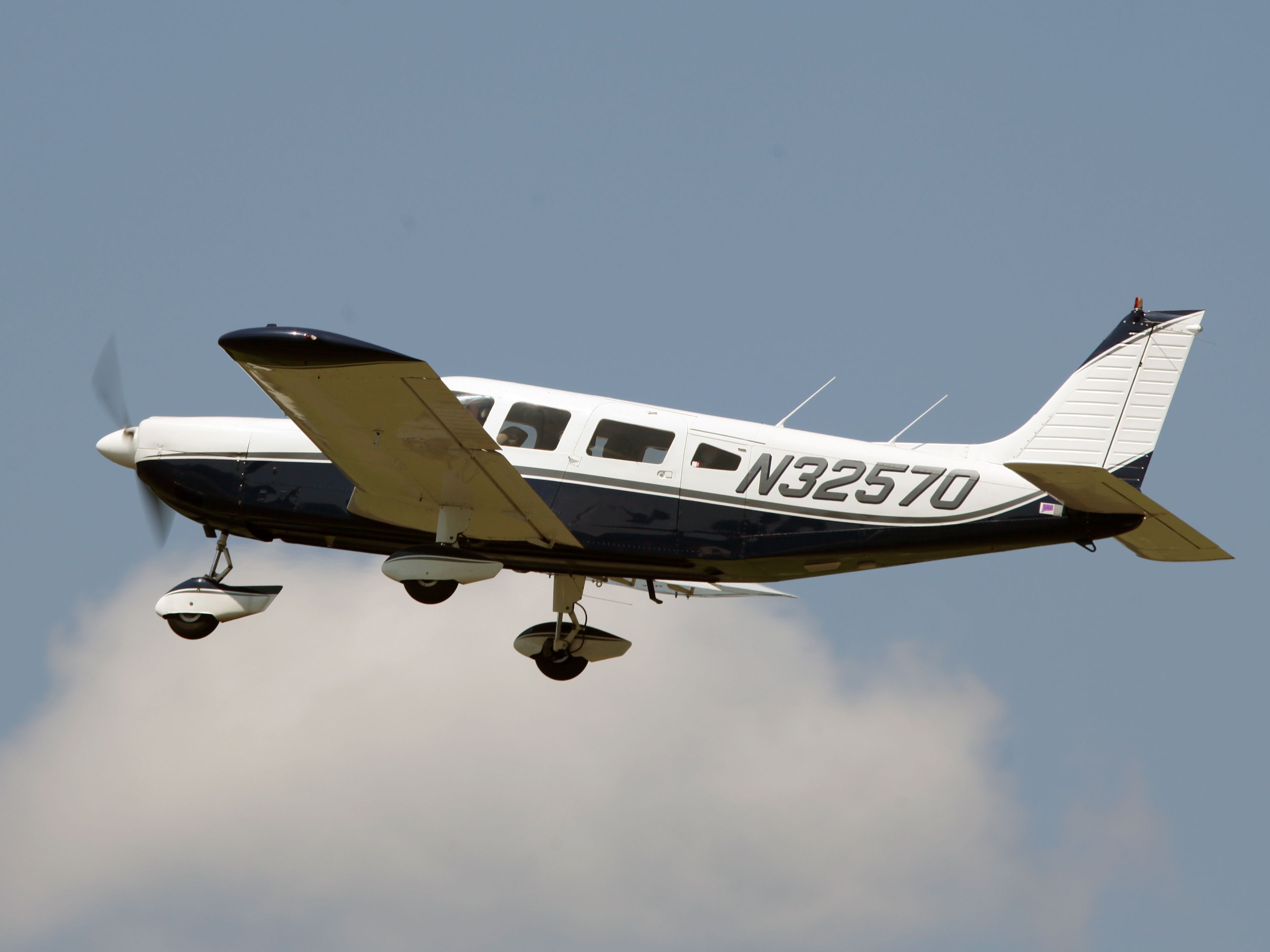 Piper Saratoga (N32570)