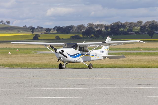 Cessna Skyhawk (VH-BAC) - Bathurst Aero Club (VH-BAC) Cessna 172S Skyhawk SP at Wagga Wagga Airport.