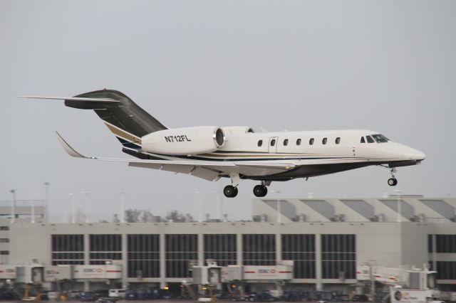 Boeing 727-100 (N712FL)