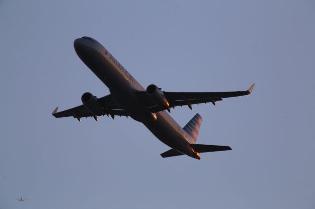 Airbus A321 (N112AN)