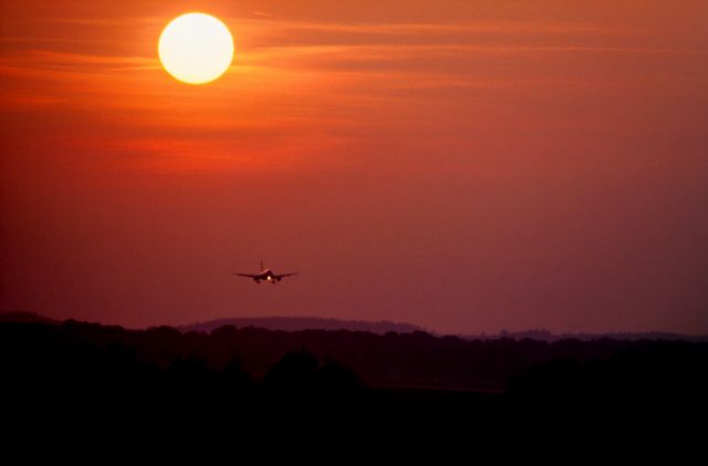 — — - Arriving MUC in the sunset. September 2015br /Approach LH Southern Runway