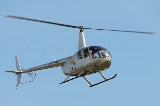 Robinson R-44 (PR-HFF)