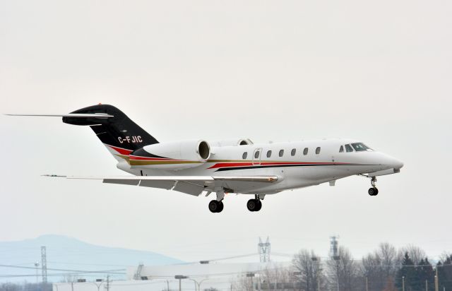 Cessna Citation X (C-FJIC) - Landing in CYHU on 24R.