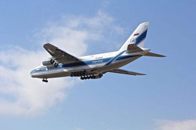 Antonov An-124 Ruslan (RA-82042) - VDA6593 landing at KAFW on short final