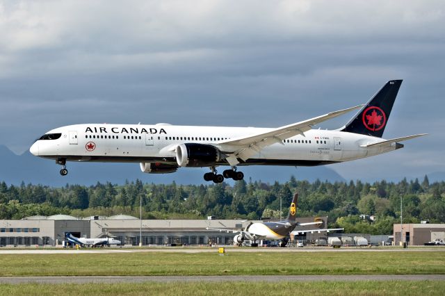 Boeing 787-9 Dreamliner (C-FNOG)