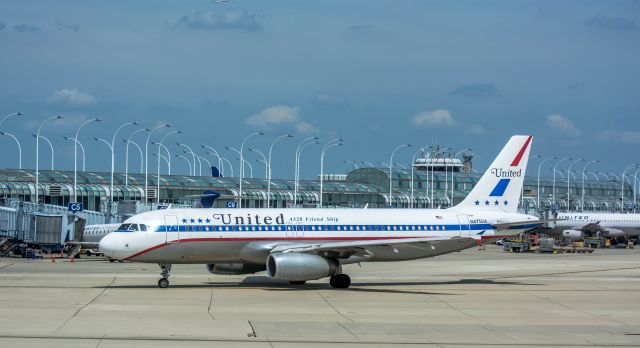 Airbus A320 (N475UA)