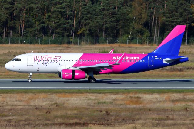 Airbus A320 (HA-LSC)