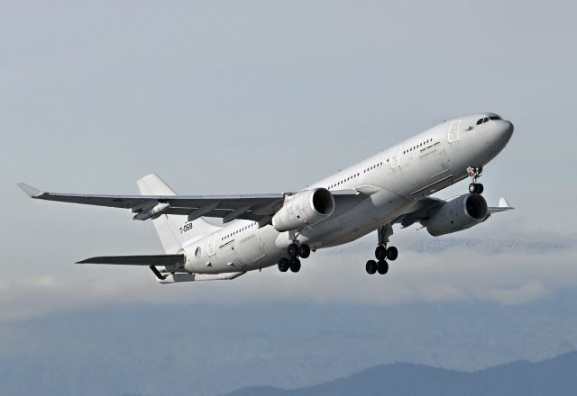 Airbus A330-300 (T058)