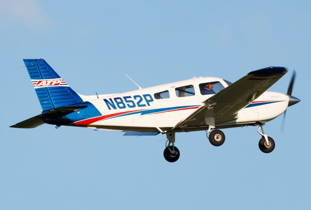 Piper Cherokee (N852P)