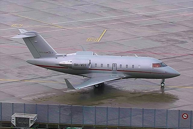 Canadair Challenger (9H-VFF)