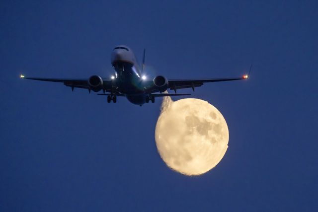 Boeing 737-800 (9H-QCZ) - Shot from the roof of my home on approach to RWY 31.