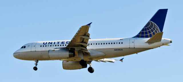 Airbus A319 (N830UA)