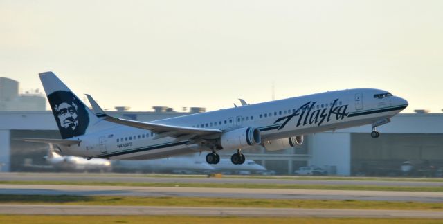 Boeing 737-900 (N435AS)