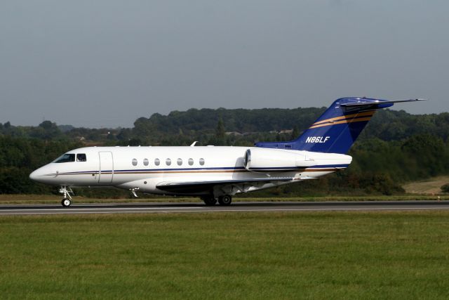 Hawker Beechcraft 4000 (N86LF) - Departing R26 on 21-Sep-10 bound for EGPF.