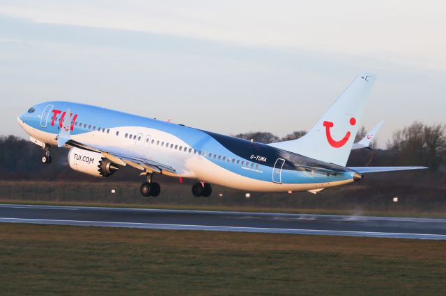 Boeing 737 MAX 8 (G-TUMA) - TOM2107 off to Tenerife with Christmas sunseekers.