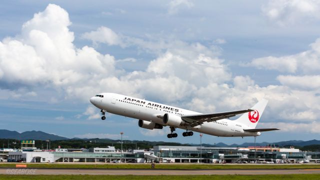 BOEING 767-300 (JA8398) - Japan Airlines / Boeing 767-346br /Sep.05.2015 Hakodate Airport [HKD/RJCH] JAPAN