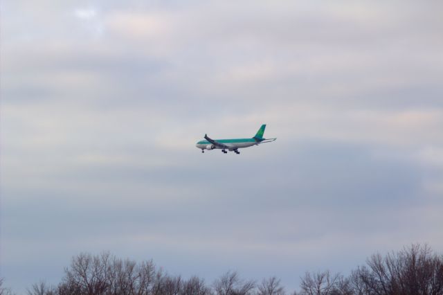 Airbus A330-300 (EI-DUZ)