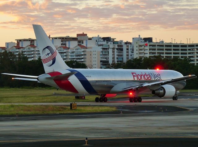 BOEING 767-300 (N422LA)