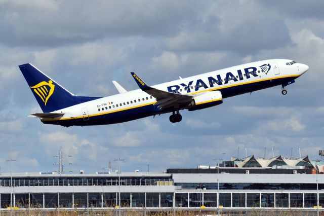 Boeing 737-800 (EI-EVA)