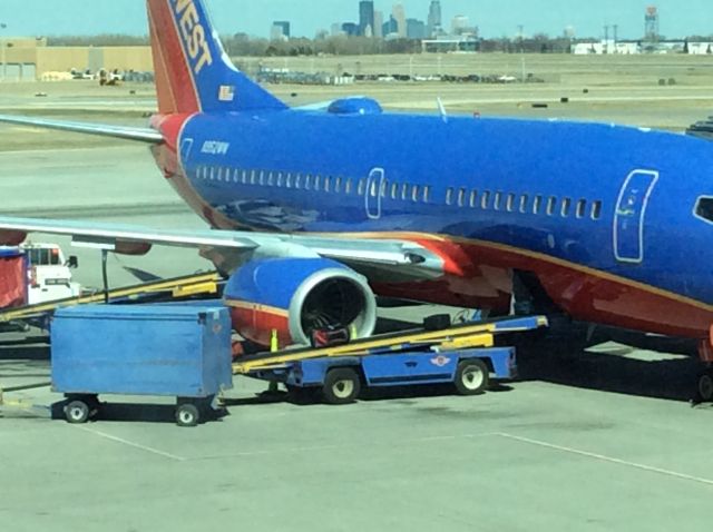 Boeing 737-700 (N952WN) - I just got off the aircraft after a flight from Midway (KMDW). Will depart to Tampa soon. 1 of the 2 Southwest 737-700 I got on after 2 flights. I came from Philadelphia but Im back home in Minneapolis where I will be taking most pictures. I might be moving back to Philadelphia and if I do Ill be taking pictures there.