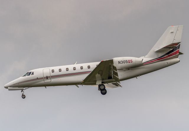 Cessna Citation Sovereign (N305QS) - Operating as NetJets 305 arriving to KIAD from Marthas Vineyard