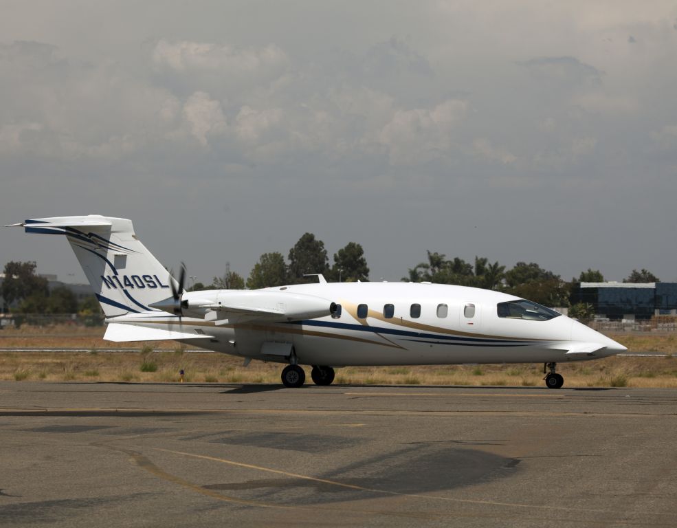 Piaggio P.180 Avanti (N140SL) - Jet speeds with turboprop fuel flows.