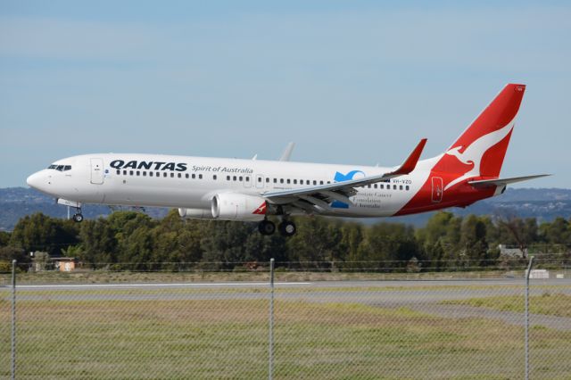 Boeing 737-800 (VH-VZO) - About to put down on runway 05. Thursday, 8th May 2014.