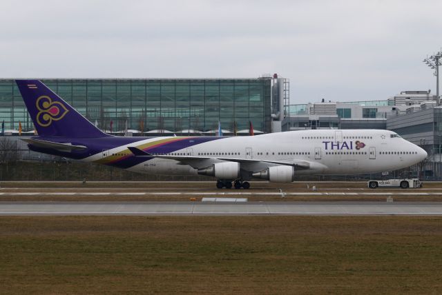 Boeing 747-400 (HS-TGA)