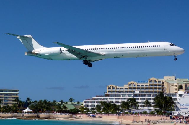 McDonnell Douglas MD-83 (N836NK)