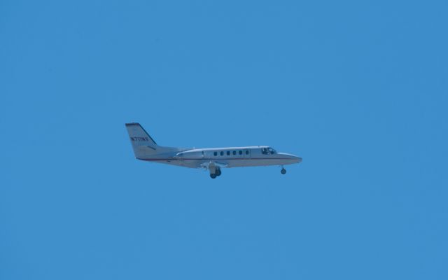 Cessna Citation II (N711NV) - A shot of the Nevada jet returning in the afternoon and coming in on 09 at Carson City.